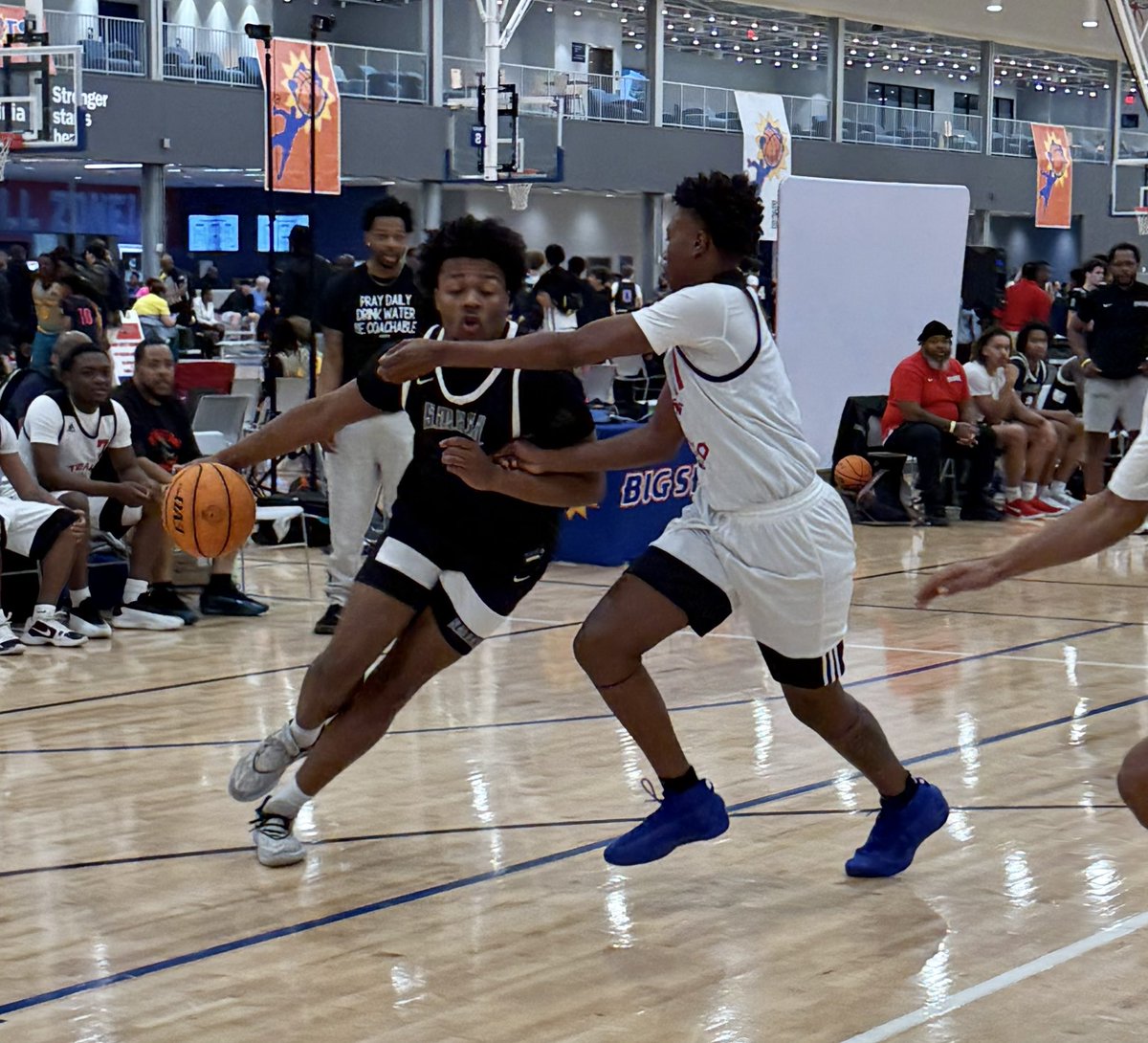Coach_Frank (@norfolkknights) on Twitter photo Team SMASH Pro 17U 6’8 2026 Amare Lincoln (Peachtree Ridge) showcasing his versatility. Runs the floor nicely. Carves out space inside with his powerful frame, seals, touch as a finisher. Can also face up and score off the bounce. #BigShots #RichmondJam <a href="/BigShotsToday/">Hit The BIG SH🏀TS</a> Team SMASH Pro 17U 6’8 2026 Amare Lincoln (Peachtree Ridge) showcasing his versatility. Runs the floor nicely. Carves out space inside with his powerful frame, seals, touch as a finisher. Can also face up and score off the bounce. #BigShots #RichmondJam <a href="/BigShotsToday/">Hit The BIG SH🏀TS</a>