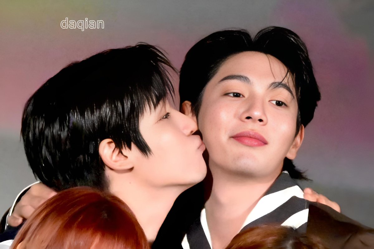 ใกล้เกิ๊นนน แม่ๆ ฝั่งไหนต้องหาสินสอดดูภาพเอานะฮะ

UPPOOM IN SINGAPORE
#UpPoomFanmeetinginSingapore
#MyStandinWTinSingapore