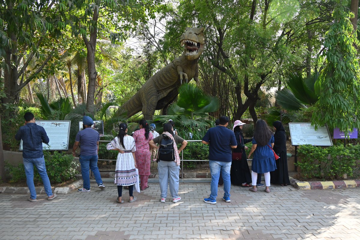 GujScienceCity's tweet photo. ગુજરાત સાયન્સ સિટીના લાઇફ સાયન્સ પાર્કમાં પ્રકૃતિના કરિશ્માની જીવંત ઝાંખી માણો — જ્યાં વિજ્ઞાન અને હરિયાળીનો સંગમ જોવા મળે છે! #NatureJourney #LifeSciencePark #ExploreScience #GreenWonders #ScienceCityAhmedabad
#ChaloScienceCity @PMOIndia @indiadst @CMOGuj @dstgujarat @InfoGujarat @drvrajesh