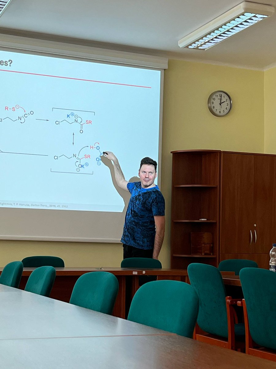 fhratzlab's tweet photo. 🧑🏻‍🔬 🤩 On April 23, @drFhratz visited the Faculty of Chemistry at the @unilodz, where he gave a lecture for PhD students from the Doctoral School of Exact and Natural Sciences. https://t.co/XZziJje1ij
