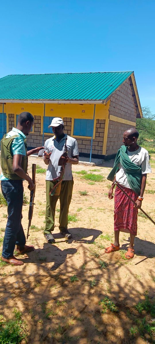 TWO AK-47 RIFLES RECOVERED IN CONNECTION TO FATAL ATTACK ON NPR OFFICERS IN IGEMBE NORTH

Earlier today, a joint operation led by the DCI Crime Scene Investigations(CSI) team supported by GSU Kipsing successfully recovered two AK-47 rifles with empty magazines at Lemorijo