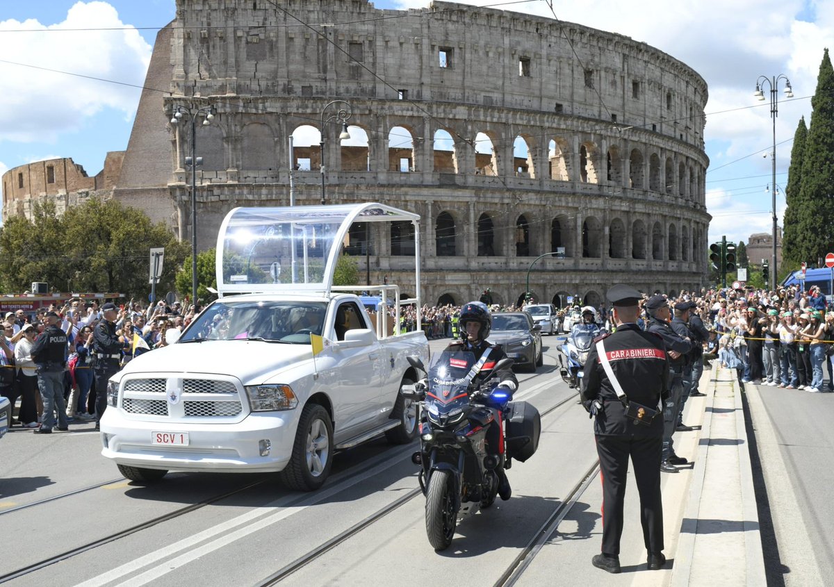 #Roma: l'impegno dell'Arma per concorrere a garantire sicurezza in occasione delle esequie di Sua Santità #Papa #Francesco. Ai #Carabinieri impiegati, che hanno operato con professionalità in un evento di portata storica, il ringraziamento del Comandante Generale Salvatore Luongo