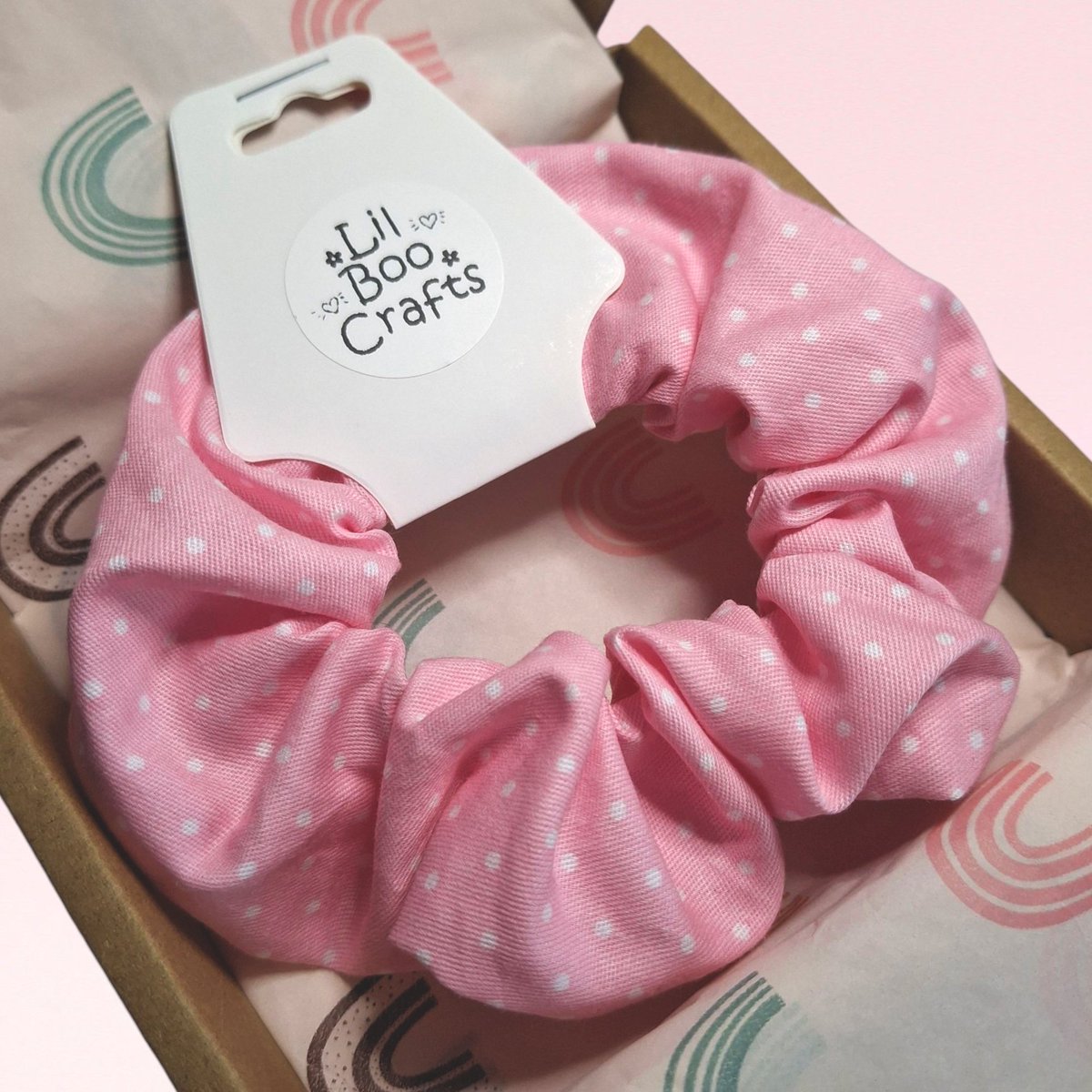 LilBooCrafts's tweet image. Pretty in pink 💖
Our pink polka dot scrunchie is here to add a pop of fun to your hair! Handmade and live on Etsy now!
#LilBooCrafts #HandmadeScrunchie #PinkAesthetic #EtsyUK