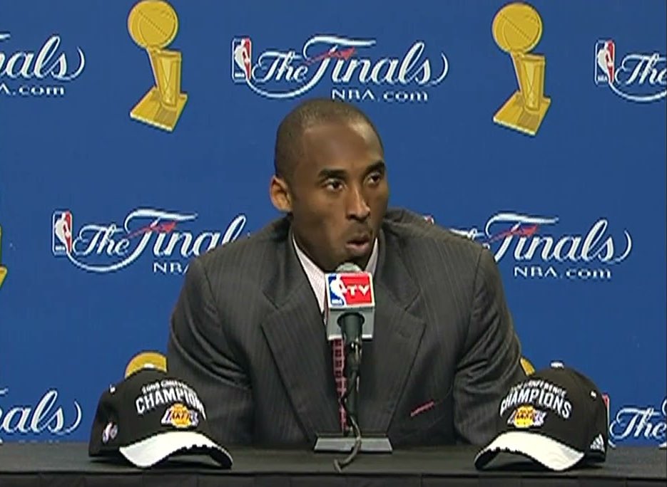 olympicbean's tweet image. One player was up 2-0 

The other player is down 2-1 

Get this showboat off my team man