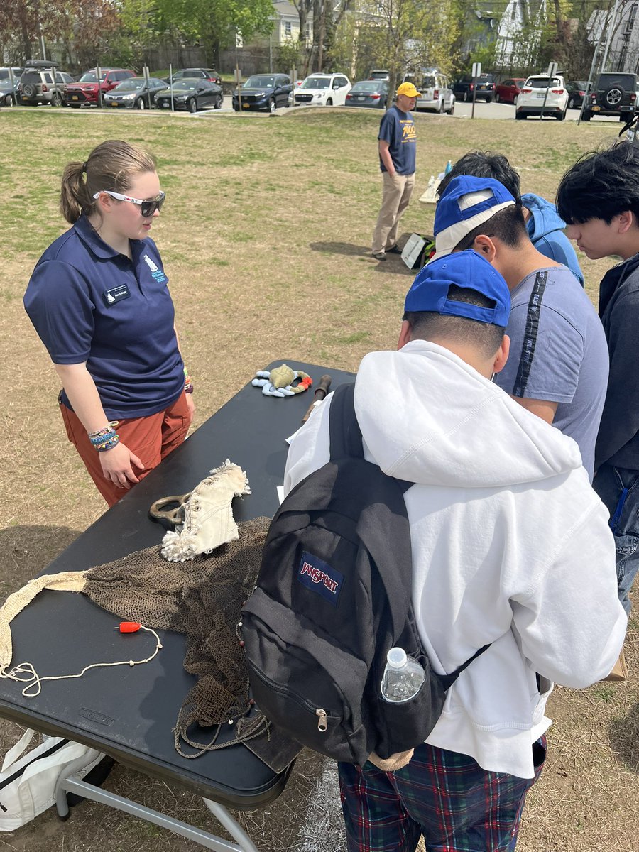 Peekskill_STEAM's tweet image. PHS 🌍-Day celebration! 
THANK YOU!
Peekskill Firefighters
Peekskill Youth Bureau
City of Peekskill DPW
Peekskill NAACP
Clearwater Sloop
Park Rangers
Teatown
PHS [Latino Culture Club, Art Dept, Gardening Club,Environmental Club,Hiking Club] @DrJFerris @BudhaiSEudes @KernMojica1