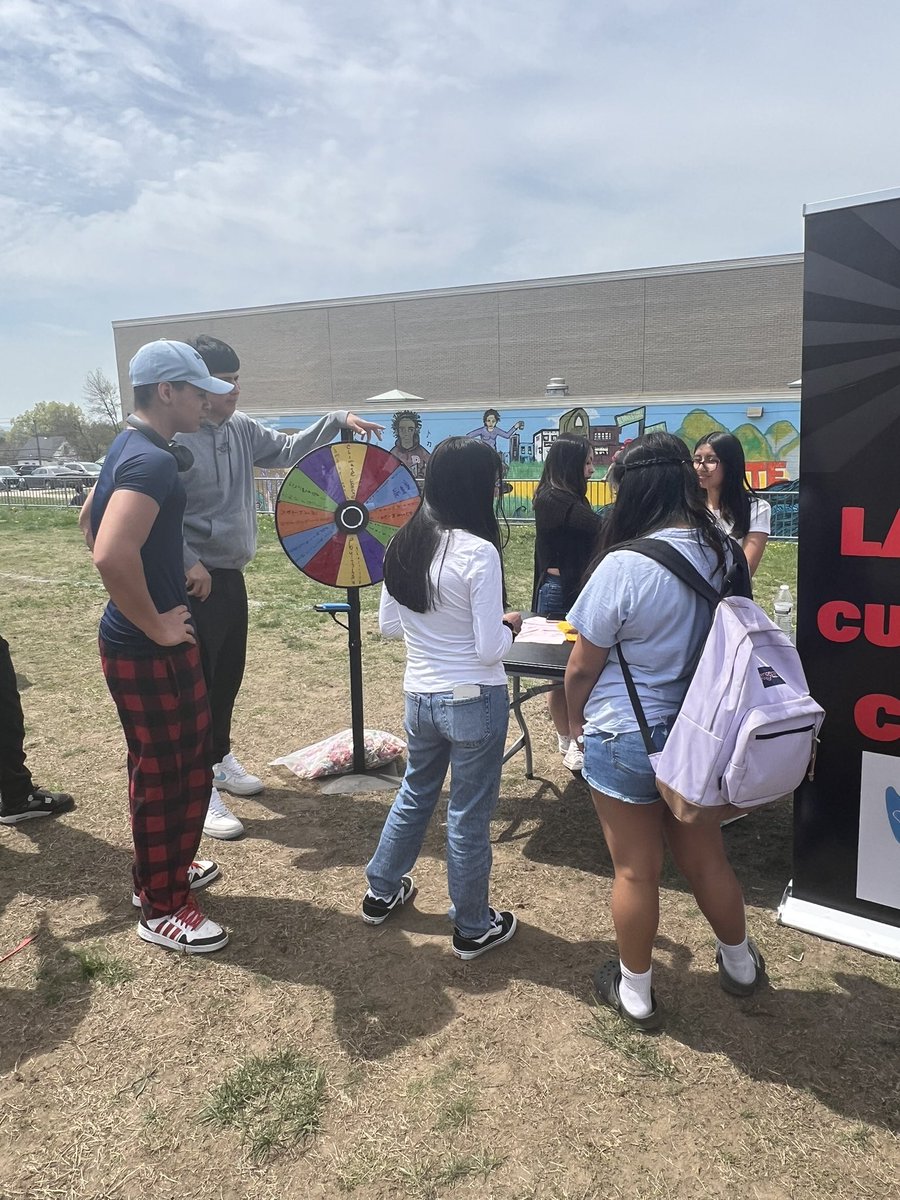 Peekskill_STEAM's tweet image. PHS 🌍-Day celebration! 
THANK YOU!
Peekskill Firefighters
Peekskill Youth Bureau
City of Peekskill DPW
Peekskill NAACP
Clearwater Sloop
Park Rangers
Teatown
PHS [Latino Culture Club, Art Dept, Gardening Club,Environmental Club,Hiking Club] @DrJFerris @BudhaiSEudes @KernMojica1