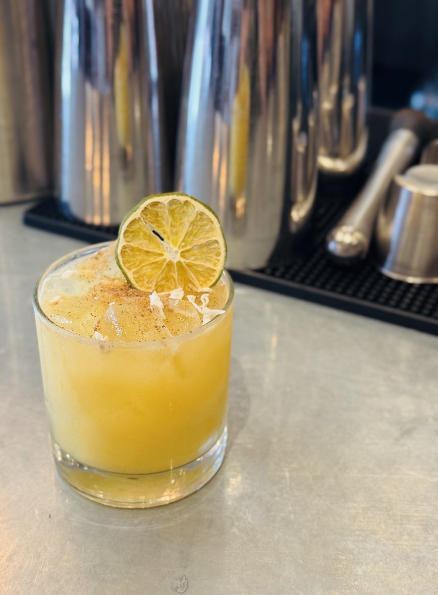 Saturdays are for cocktails!🍹

Passion Project • Cachaça, Passionfruit Purée, Lime, Cream of Coconut, Peychaud's Bitters, Allspice