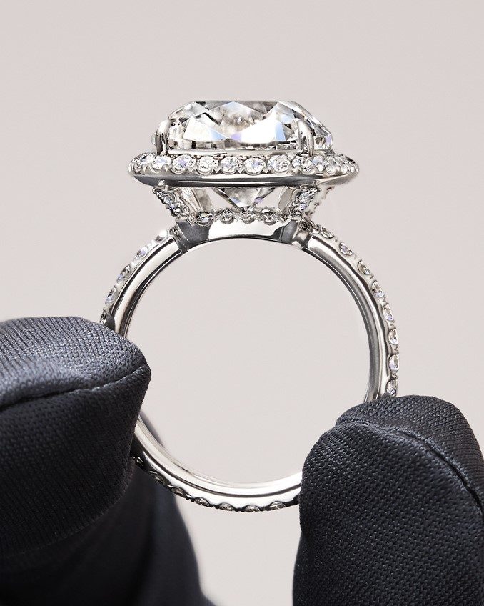 The One Cushion-Cut Diamond Engagement Ring represents the pinnacle of Mr. Winston’s legacy. The breathtaking stone is selected with the same discerning eye as the “King of Diamonds” himself. Let your love story sparkle: harry-winston.visitlink.me/HGhqsY #HarryWinston #BrilliantlyInLove