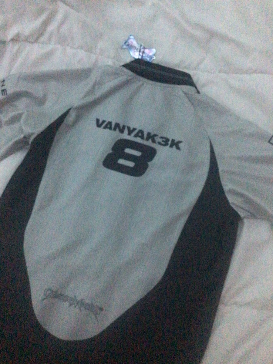 Grand final day ! Le merch est arrivé à temp 🥹 let’s Go <a href="/vanyak3kk/">M8 Vanyak3k</a> <a href="/gentlemates/">Gentle Mates</a> #M8WIN