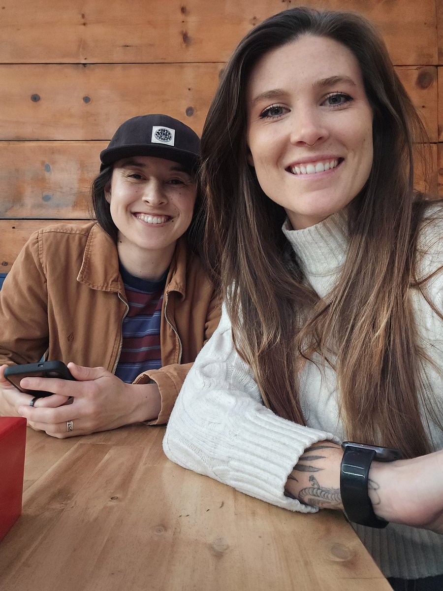 WATCHHOLLIE tweet media