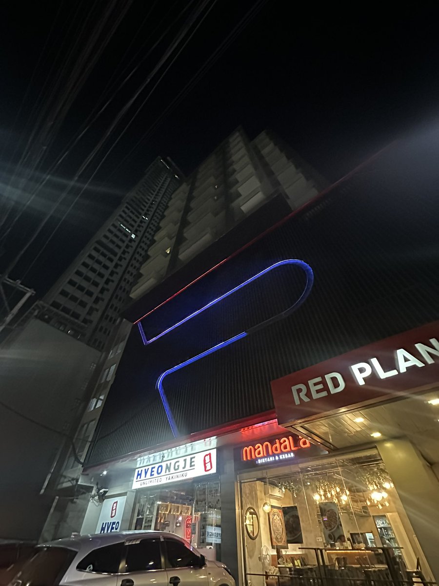 Sino malapit dito? Dm

📍Red Planet Ortigas