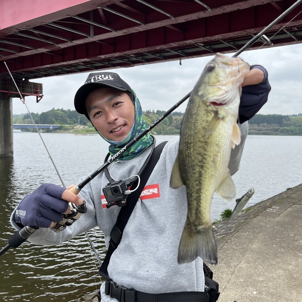 naoki16_1091's tweet photo. 高滝湖へGW釣行予定の方は是非試してみてください。⭐️

【タックルデータ】
ロッド：オライオン・OCSS-63UL-ST フリーウィル
ライン：PEライン0.4号、リーダ4lb
ルアー：ラストエース80F #14アユ
フック：ホバストフック3番
シンカー：0.6gネイルシンカー https://t.co/zczQ1kssg5