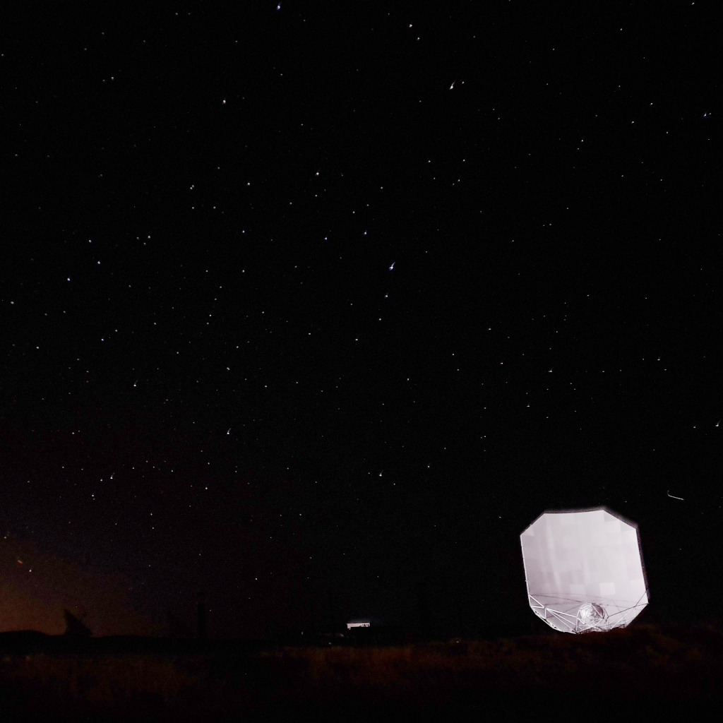 VizAstro's tweet photo. Constellations of Hercules, Bootes, and Corona Borealis rising behind the new @TheNRAO Next Generation Very Large Array prototype antenna under the #NewMexico #nightsky

#science #astronomy #Astrophotography #telescope #radioastronomy @DiscoverAUI https://t.co/GY6fgzX1bP