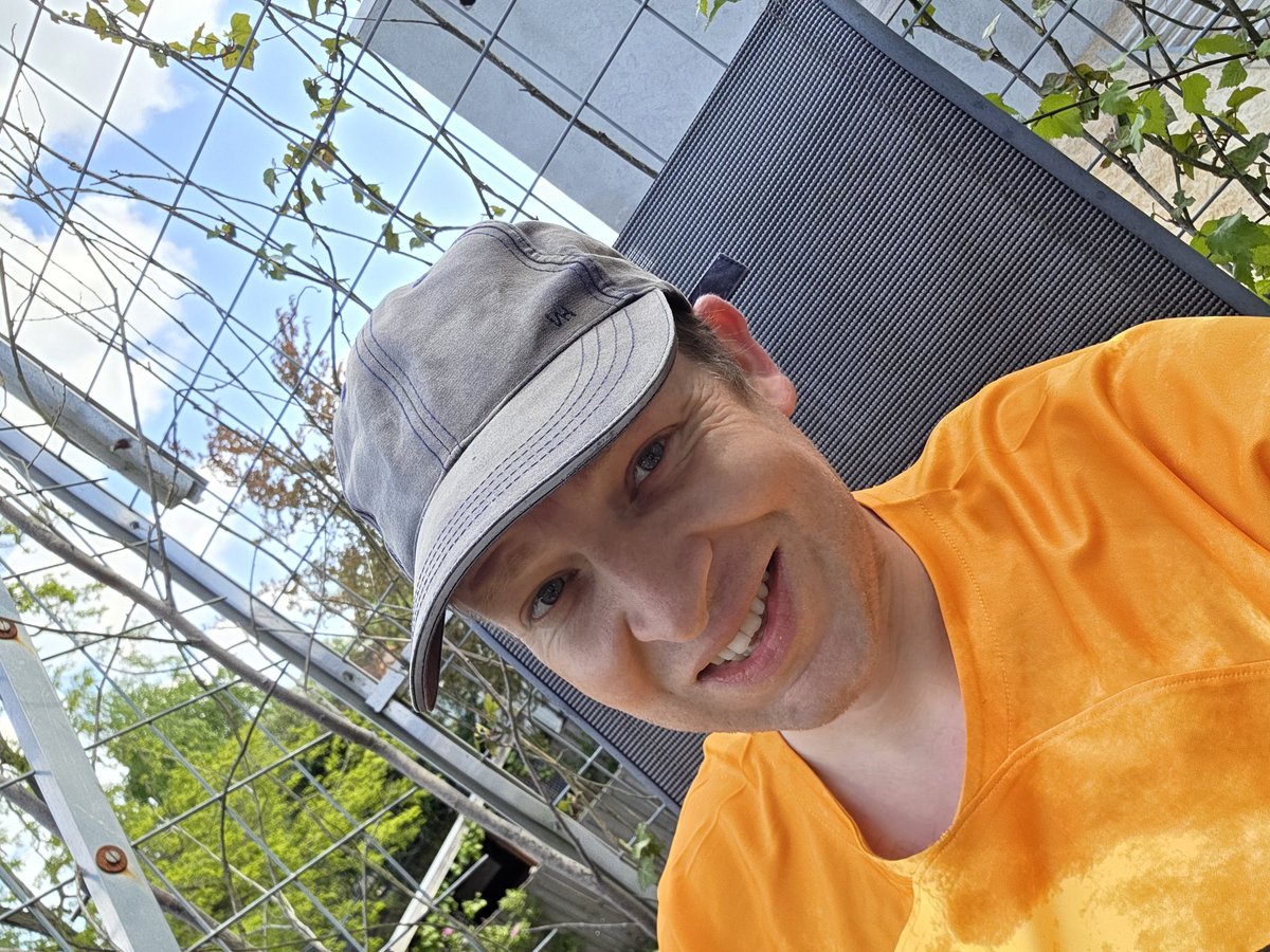 Mijn bijdrage aan Koningsdag was een run van 6km. De zomer komt eraan is voelbaar. Weer lekker rennen in korte broek en mouwen. Snelheidsprikkel van 1km erin zo rond 14km/h. Niet ontevreden