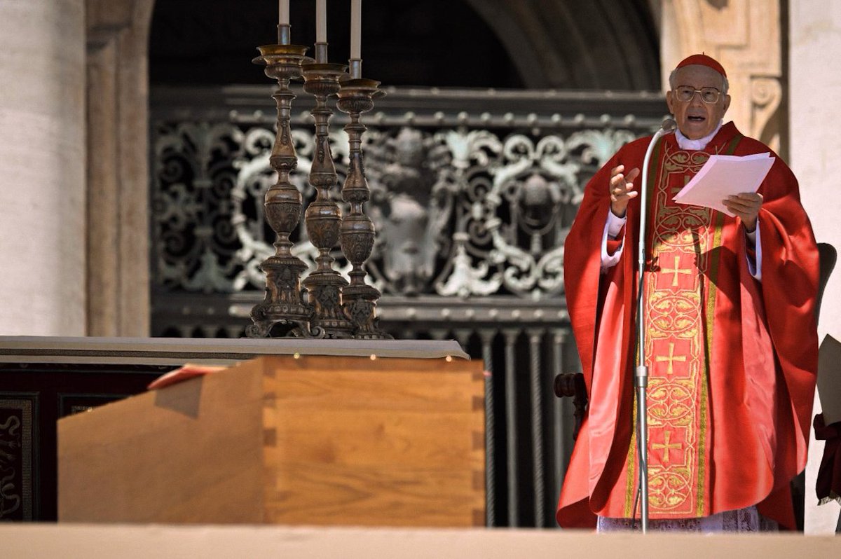 SkoOrp's tweet image. Imagina ser fotógrafo hoy en el Vaticano.