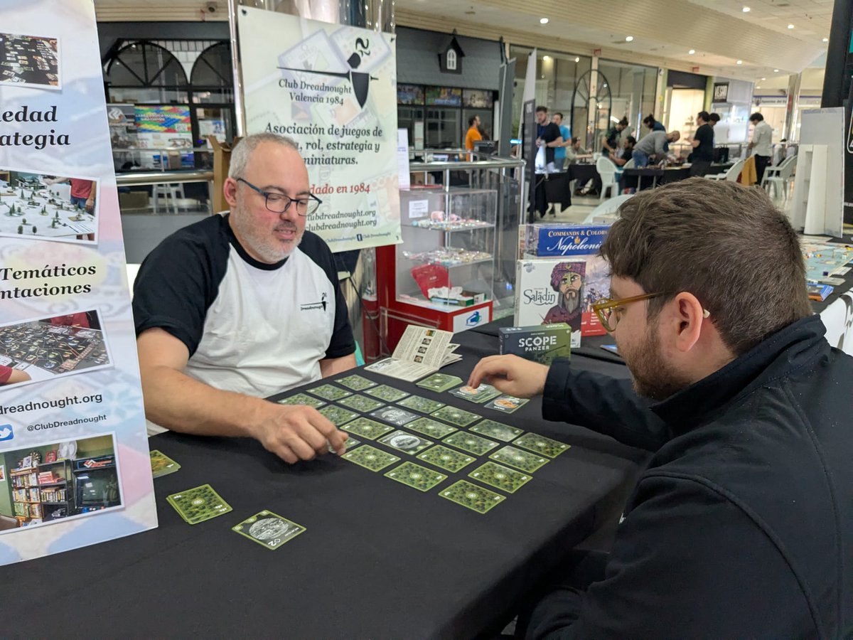 ClubDreadnought's tweet photo. Probando el SCOPE Panzer de DracoIdeas en la feria de modelismo de AMT en Torrent. 😝

#clubdreadnought #scopepanzer @DracoIdeas https://t.co/KjM5IC9T2y