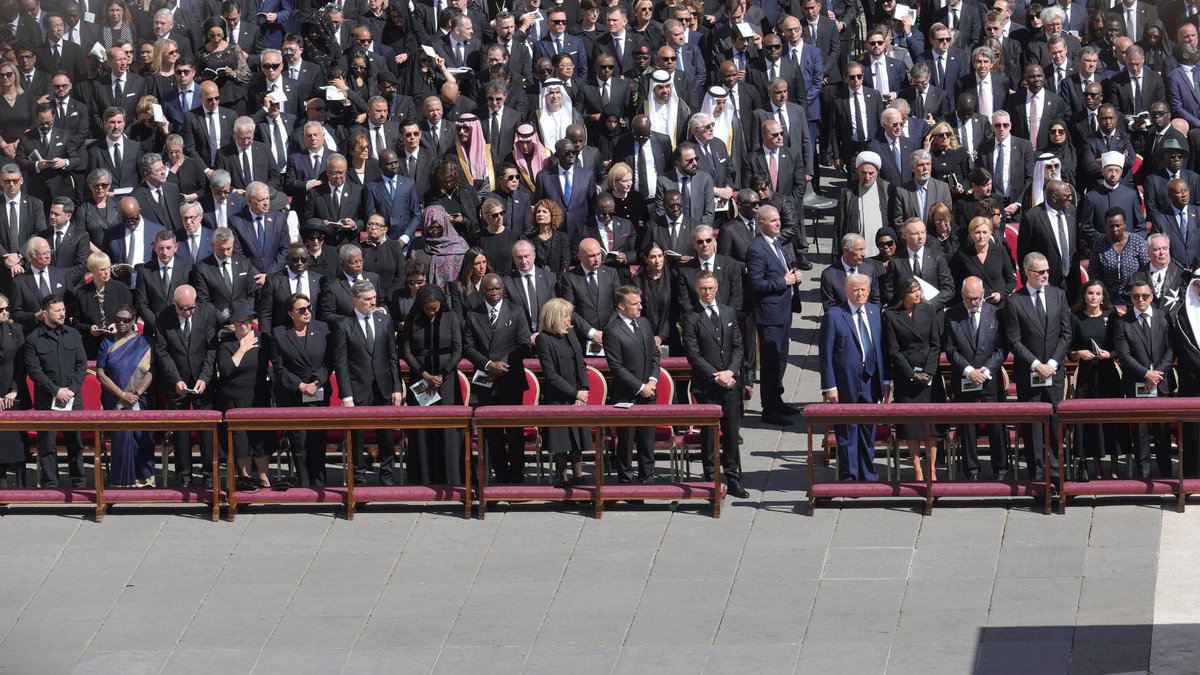 ImMeme0's tweet photo. DEMOCRATS: “Trump wore a dark blue suit to the Pope’s funeral…”

Meanwhile, every other man at the funeral… https://t.co/NpN0sPcZrx