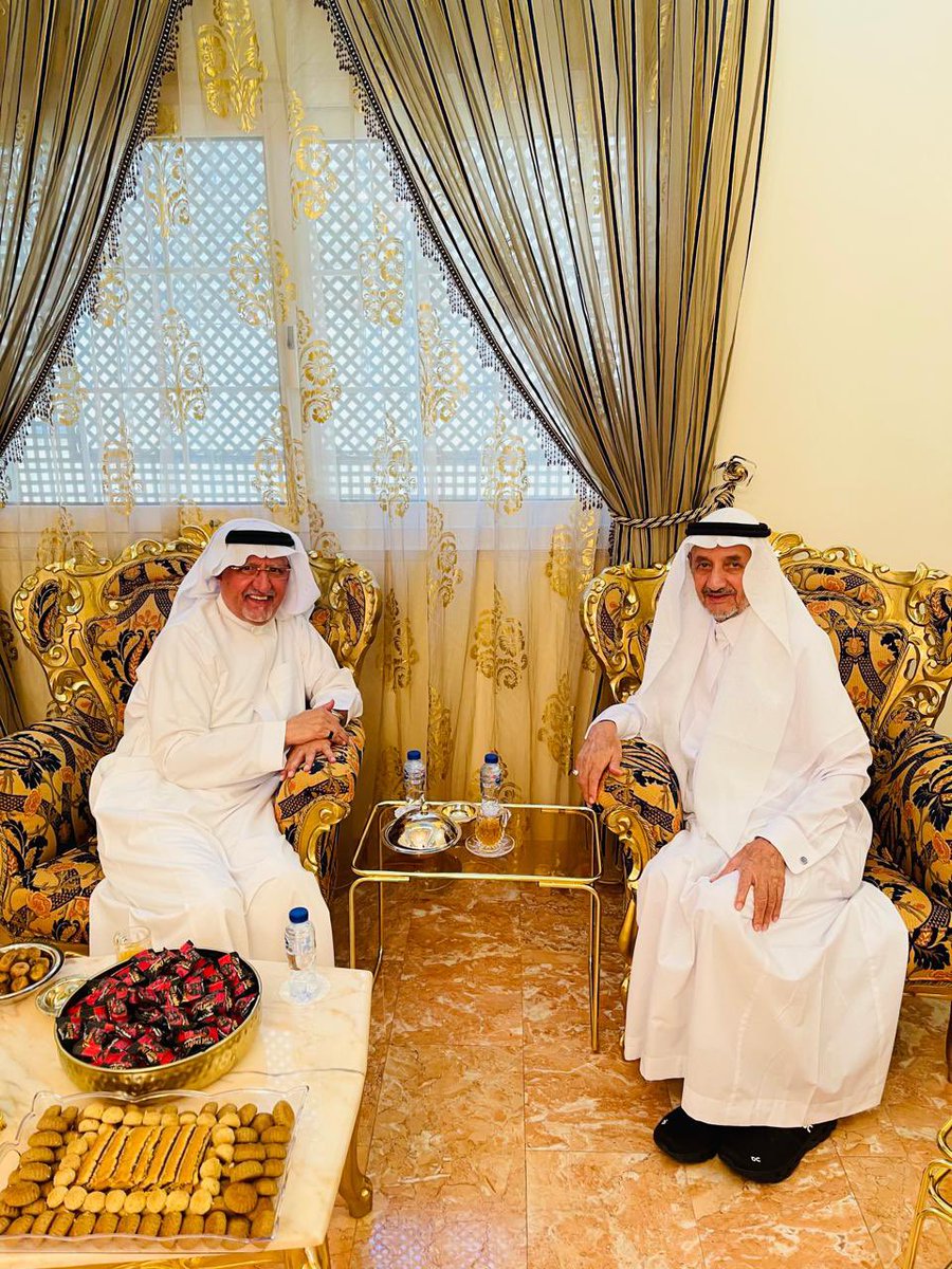 abdsheikha's tweet photo. المدينة_الف_سلامات
أثناء تواجدي بطيبة الطيبة
قمت بعد عصر اليوم السبت
بزيارة لأخي العزيز الفاضل
سعادة الأستاذ القدير
عبدالرحمن بن محمد آل منير
وكيل أمارة منطقة المدينة المنورة ( سابقا )
والذي علمت بأنه عاد للمدينة يوم أمس بعد ان أجرى
عملية جراحية بمستشفى الملك فيصل التخصصي بالرياض تكلّلت 
بفضل الله من النّجاح
أبا محمد شافاه الله وعافاه
كان آخر عمل له قبل تقاعده
وكيلاً مساعداً لإمارة منطقة المدينة المنورة 
وشغل العديد من المناصب في إمارة المدينة بعد أن انتقل اليها من تبوك مع سمو الأمير عبدالمجيد بن عبدالعزيز رحمه الله والذي كان سموه يرى فيه احد رجاله العاملين المخلصين
من قلب محبّ :
دعائكم معي لأبا محمد الرجل الوفيّ بأن يمدّه الله
وجميع مرضانا بصحته وعافيته ..
ونحمد الله جلّ جلاله
على سلامته وعودته لمكان
عافيته وراحته ..
ومكان أقامته طيبة الطيّبة
ولزوجه وأبنائه وبناته
ومحبّيه الذين توافدوا 
لتهنئته وعودته بالسلامة
تهانينا .. له وأسرته
💐🌷💐🌷💐🌷💐🌷💐🌷
