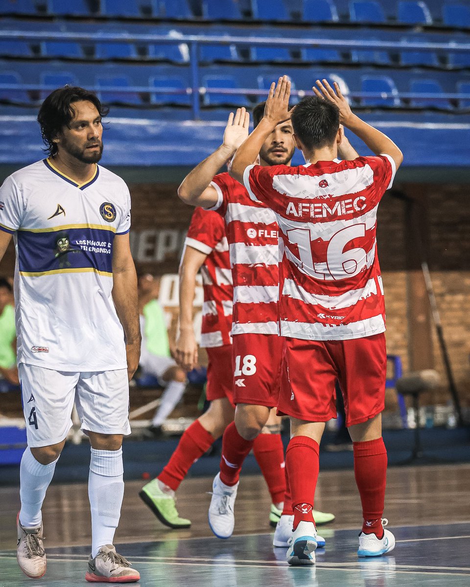 AfemecFutsal_'s tweet photo. #AFEMECLive | ¡FINAL!
➖ #AFEMEC (11-3) Sport Colonial.
⚽️ Tobias Acosta x3, Gonzalo Agüero, Cristhian Escobar, Fernando Brambilla x2, Óscar Basualdo, Juan Pedrozo, Marcelo Garay x2.
#AFEMECesFutsal 🔴⚪️ https://t.co/nYPpk8Kubo