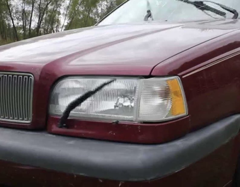 retrokatg's tweet image. It’s odd what you can feel nostalgic about…
Today it was car headlamp wipers.
They were very cool in the 80s and 90s.