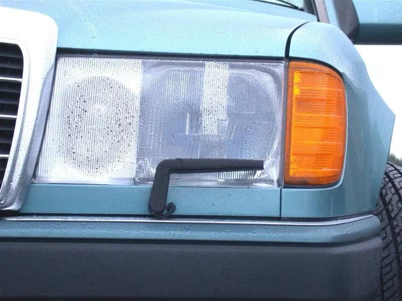 retrokatg's tweet image. It’s odd what you can feel nostalgic about…
Today it was car headlamp wipers.
They were very cool in the 80s and 90s.