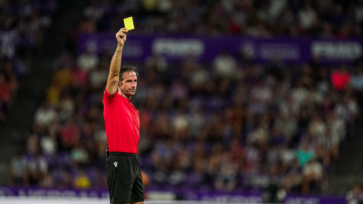 ArchivoVAR's tweet image. 🔴 Suspenso para González Esteban en el Mirandés - Burgos.

✍🏻 𝟰,𝟬

▪️Generó mucha crispación entre los jugadores debido al gran número de errores que cometió.

💥 Señaló un 'penaltito' sobre Curro en la primera mitad, pero acertó anulando un gol al Burgos por falta al portero.