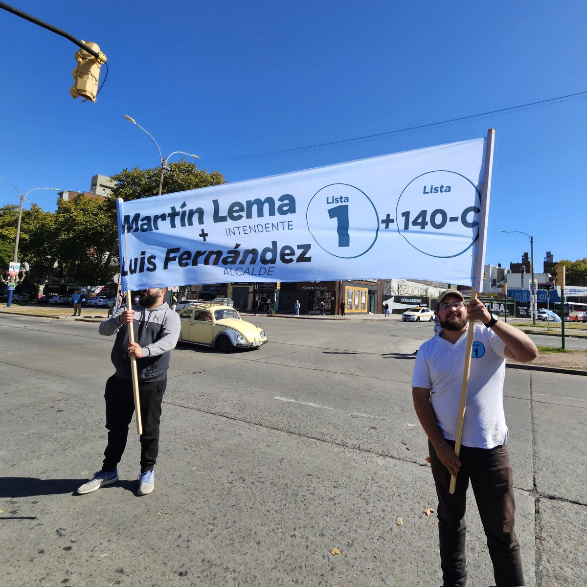 Este mediodía junto a <a href="/martinlemauy/">Martin Lema</a> pudimos contarles a los vecinos del #MunicipioC nuestras propuestas para los barrios que integran este territorio.

Para que nuestro proyecto sea posible, este 11 de mayo votamos la lista 1 + lista 140-C. 🗳

#LuisAlcaldeC #YaEstá