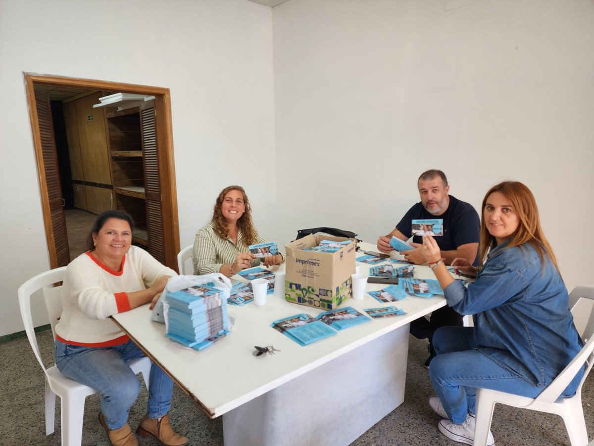 Seguimos encastrando la lista 1 de <a href="/MartinLemaUy/">Martin Lema</a> con la 1404-E del candidato a alcalde <a href="/ignacioubilla/">Ignacio Ubilla</a> junto al equipo de la <a href="/lista71/">Lista 71 [oficial]</a> en Malvín.

A partir de hoy, podés pasar a retirar listas en nuestro local de Orinoco esq. Río de la Plata.

#YaEstá #CambiemosMontevideo