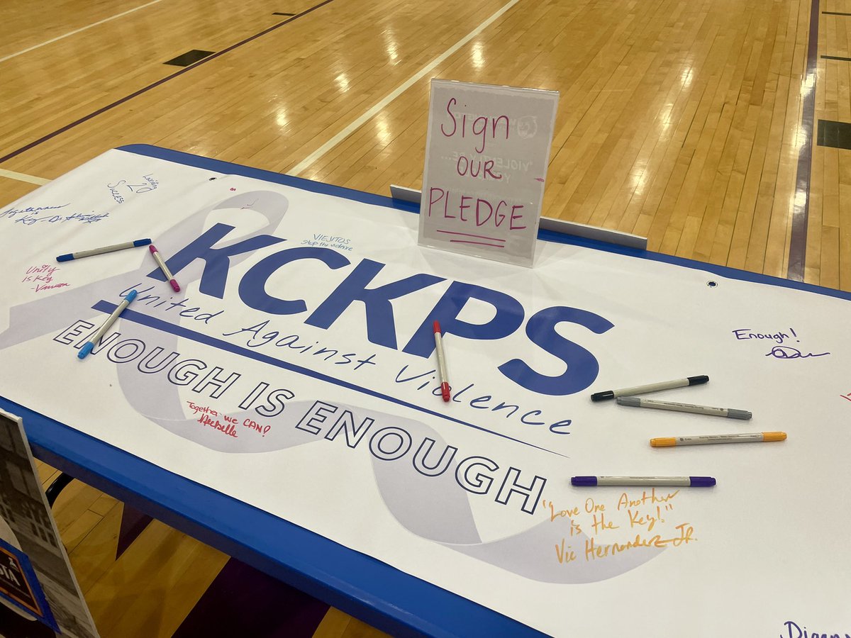 Community members signed the KCKPS United Against Violence Pledge as we end Youth Violence Prevention Week <a href="/Enough_KCK/">Enough is Enough</a> 

How can you support our youth and community in building a more resilient KCK? 

#BetterEveryDay #BetterTogether #Resilience