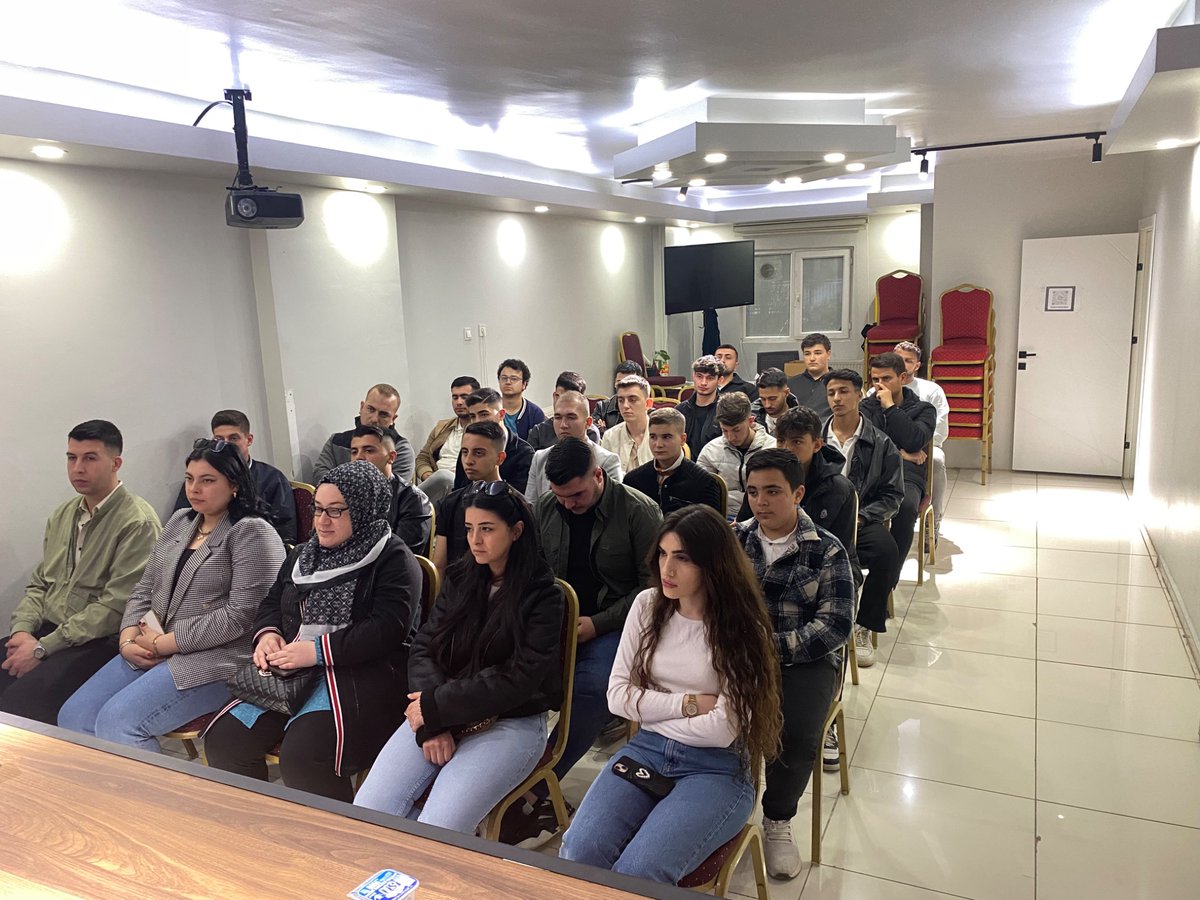 AK Gençlik Odunpazarı (@akodunpazarignc) on Twitter photo Haftalık olan gençlik kolları toplantımızı ilçe başkanımız <a href="/MeteBurakEKER/">Mete Burak EKER</a> in başkanlığında gerçekleştirdik
#eskişehirakenc
#odunpazariakgenc
#RecepTayyipErdoğan #AKParti Haftalık olan gençlik kolları toplantımızı ilçe başkanımız <a href="/MeteBurakEKER/">Mete Burak EKER</a> in başkanlığında gerçekleştirdik
#eskişehirakenc
#odunpazariakgenc
#RecepTayyipErdoğan #AKParti