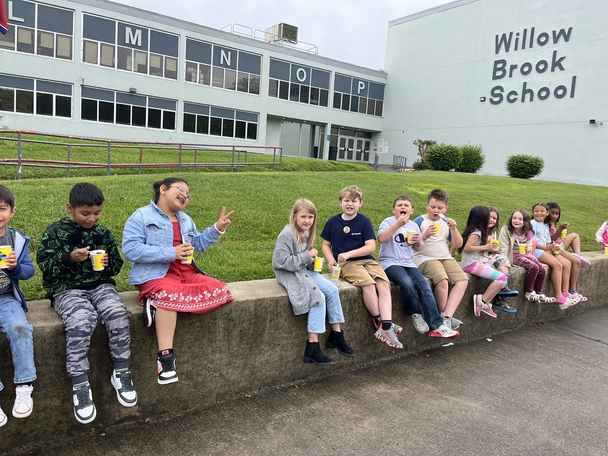 mlchenot's tweet image. Friday was amazing! We teamed up with the best 4th grade class to celebrate the end of TCAPs and to help my 1st graders with reading fluency!!! Then we had Kona Ice thanks to our PTO! @WBESbears