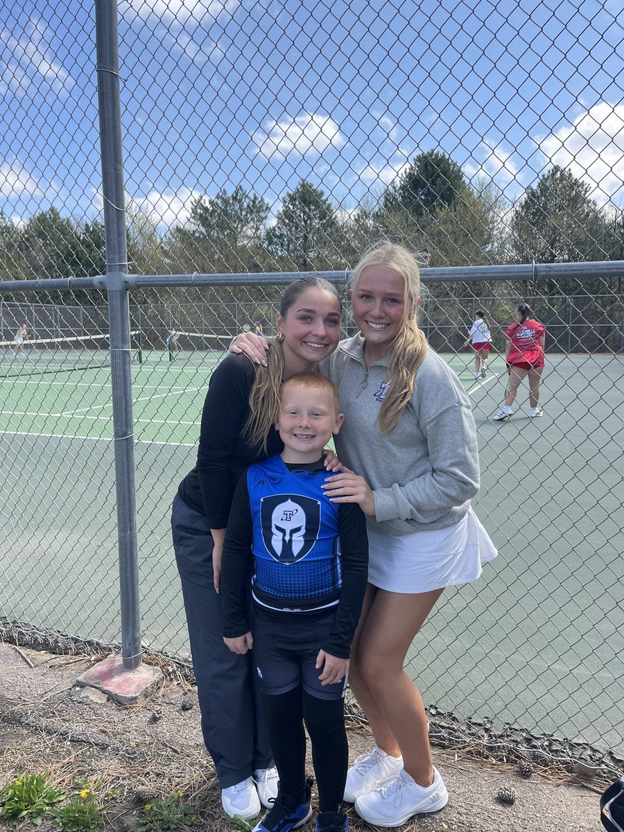 Our JV girls crushed it this morning at the Bellevue West Invite!
Addi E/Elliana B: 4th place
Sam M/Brooklyn C: 3rd place
Lily M/Grace D: 4th place
Olivia N/Meritt T: 5th place

Super proud of these girls for working together, grinding out tough points, and bringing the energy!🎾