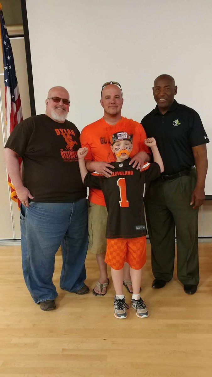 Joe Hershberger (@scorpiojoe78) on Twitter photo Eight years ago today! 3 generations of Browns Fans with The LEGEND, <a href="/EByner/">Earnest A. Byner</a> ❤️💪🏼🏈 Eight years ago today! 3 generations of Browns Fans with The LEGEND, <a href="/EByner/">Earnest A. Byner</a> ❤️💪🏼🏈