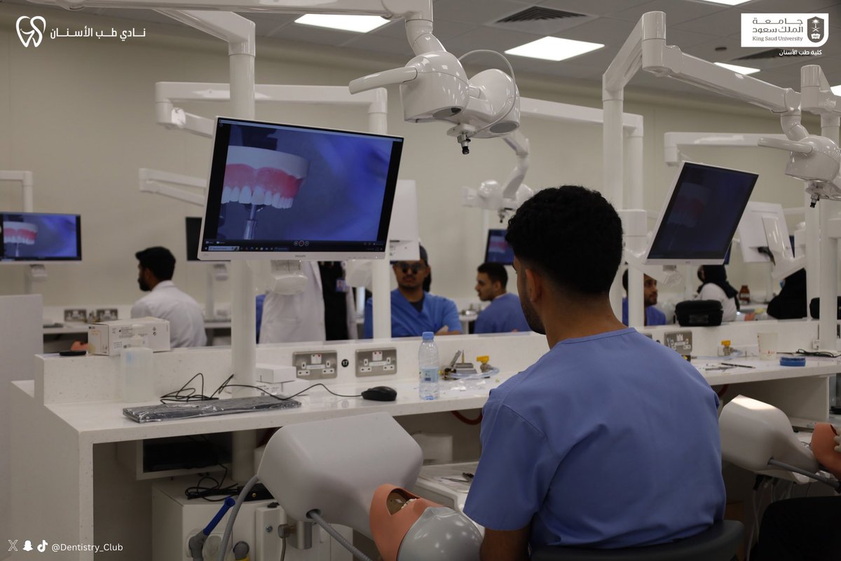 جانب من ورشة العمل 

The Art of Anterior Composite 

التي قدّمها الدكتور حمد الجميعة، مستعرضًا أحدث تقنيات وأساليب تحضير الحشوات الأمامية مع التركيز على تحقيق أفضل النتائج التجميلية والوظيفية.

نشكر الدكتور حمد الجميعة على إثرائه الورشة بخبرته، كما نثمّن تفاعل جميع المشاركين.