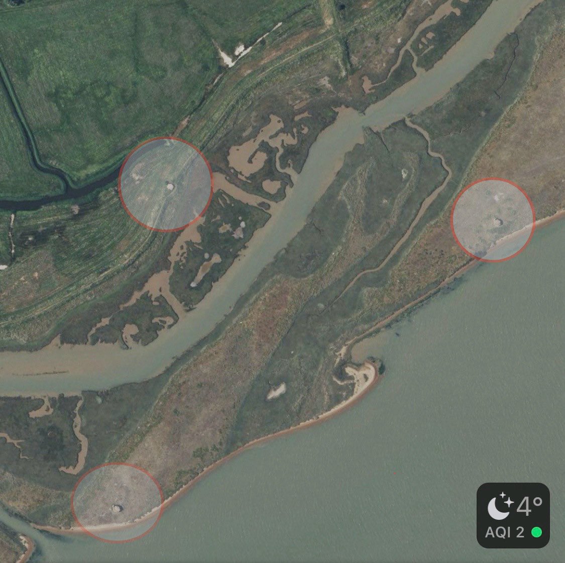 Gort_Line's tweet image. Two pillboxes on Simpsons Marsh, Hollesley, part of a FDL held by C Coy, 1st Liverpool Scottish, 55 Div in 1940. Part of the Orford defences. Classic platoon locality, with the 2 pillboxes forward and 1 supporting . Abandoned 1941 as part of the coastal defences reorganisation.