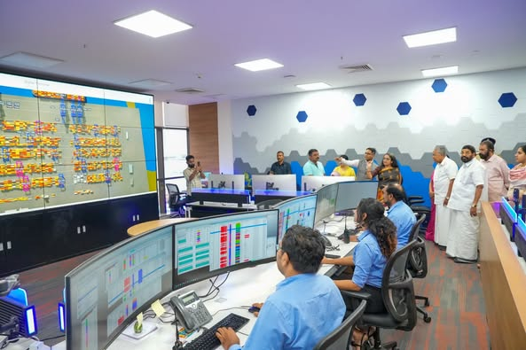 മുഖ്യമന്ത്രി പിണറായിവിജയനോടൊപ്പം വിഴിഞ്ഞംതുറമുഖത്തിന്റെ പോർട്ട് ഓപ്പറേഷണൽ ബിൽഡിംഗ് (പി.ഒ ബി) സന്ദർശിച്ചു. തുറമുഖത്തിന്റെ കണ്ടെയ്നർ ട്രാൻസ്പോർട്ടേഷൻ റേഡിയോടെലി കമ്മ്യൂണിക്കേഷൻ, ഷിപ്പ്ട്രാഫിക് എന്നിവർ ഉൾപ്പെടെയുള്ള പോർട്ടിന്റെ എല്ലാ കാര്യങ്ങളും നിയന്ത്രിക്കുന്ന കെട്ടിടസമുച്ചയമാണിത്