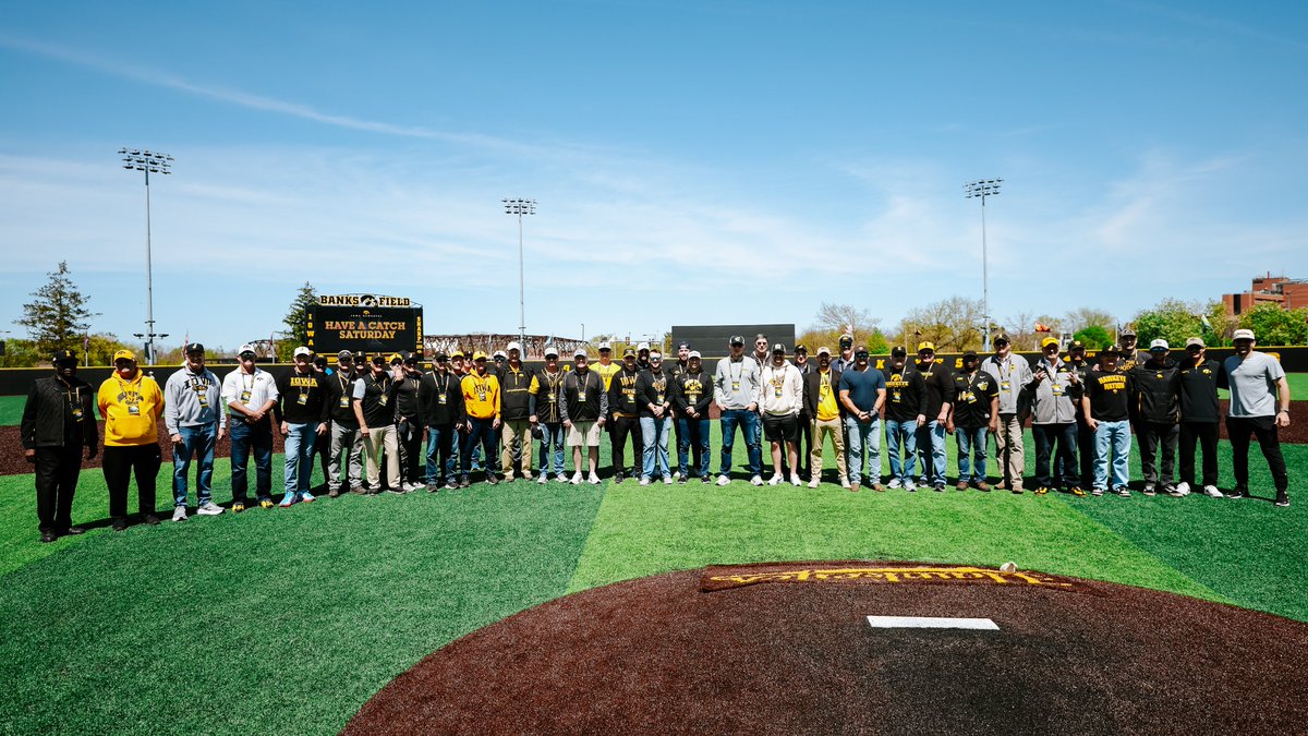 A game to honor our 𝐋𝐞𝐭𝐭𝐞𝐫𝐰𝐢𝐧𝐧𝐞𝐫'𝐬 💛

#Hawkeyes