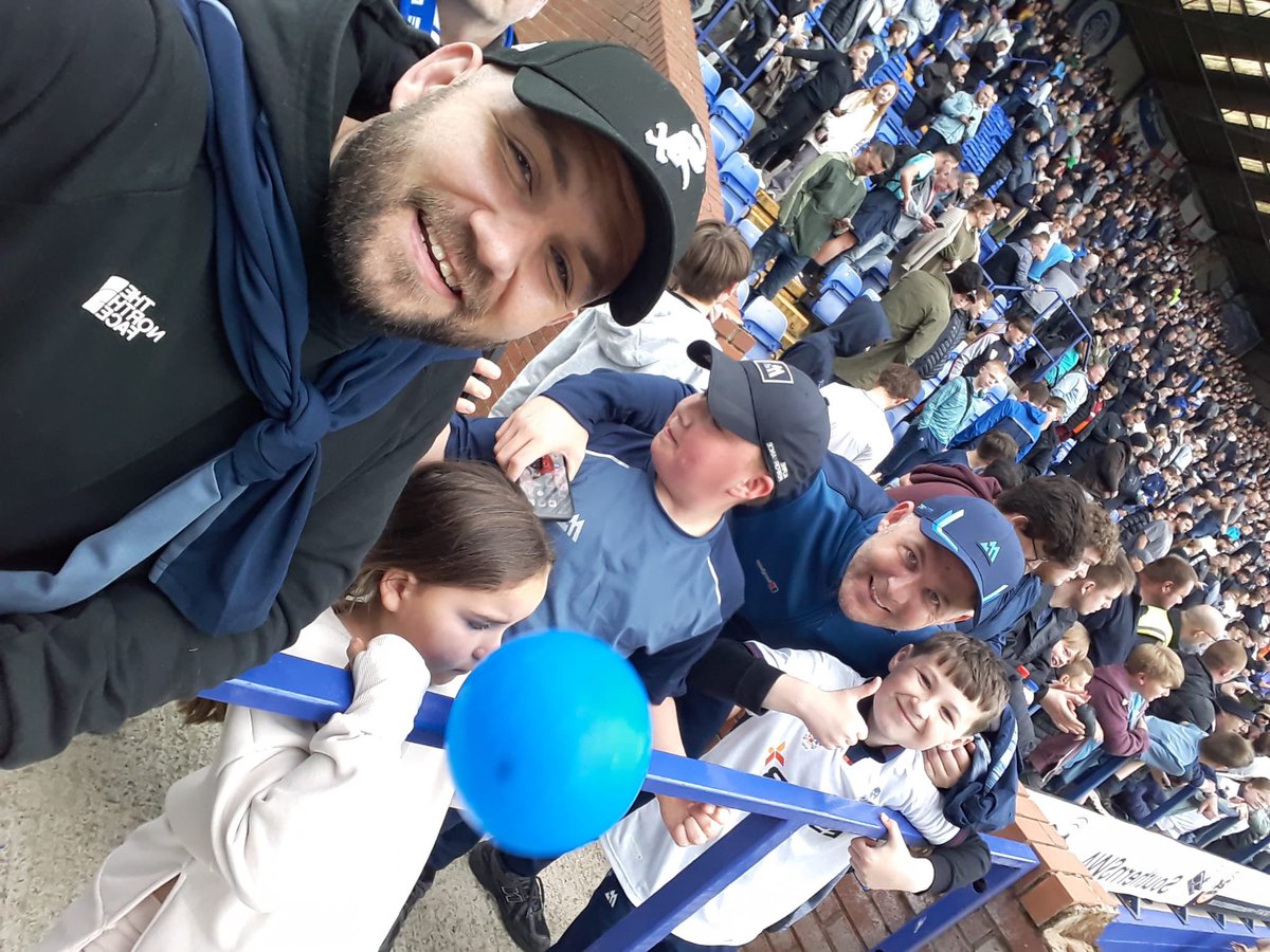 DavidJones008's tweet photo. @TL1991TL1991 ⚪️🔵 Over 20 years of going the SWA now bringing the youth through 👊🏻💙 https://t.co/9N7wEwz6ey