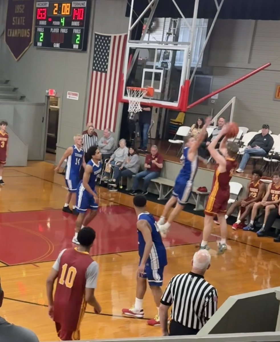 CoachCangany's tweet image. Ethan Edwards represented the Warriors for the final time today. E scored 12 points and got the win for Hickory!
I’m extremely proud to be your coach & excited for what’s next in your career and in your life!
Next Stop: @UIndyMBB 🔴⚪️
#OnceAWarriorAlwaysAWarrior
@EKEHoops32