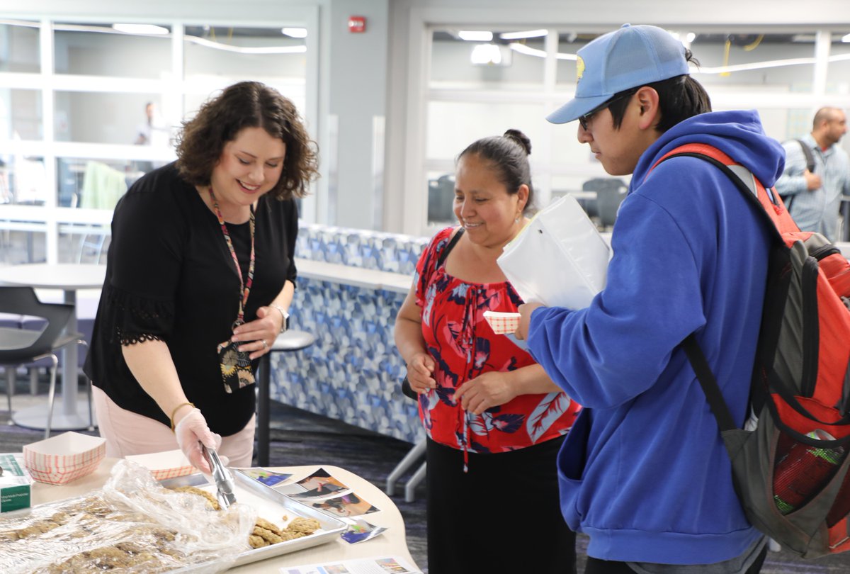 The Farm to School Community Food Showcase at <a href="/lnehs/">Lincoln Northeast High School</a> brought together community partners who promote the lessons students have learned through the 
<a href="/USDA/">Dept. of Agriculture</a> grant-funded "Nourishing Northeast Lincoln" program. #LPSProud

Read more: lps.org/post/detail.cf…