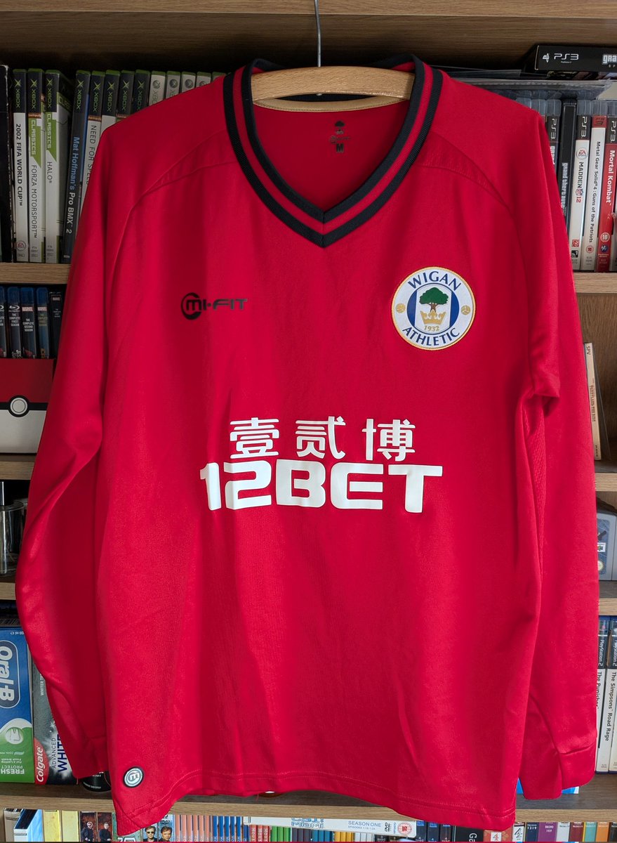 Mr_E_Sender's tweet photo. Last few, would love to move them on before the end of the season.

18-19 away
Worn once
Medium £25

13-14 GK
Used, good condition 
Medium £25

14-15 away 
Slight wear on sponsor
Small £20

10-11 Home
Worn sponsor, rest of shirt in good condition
Small

#wafc https://t.co/O1YIj0uYjX