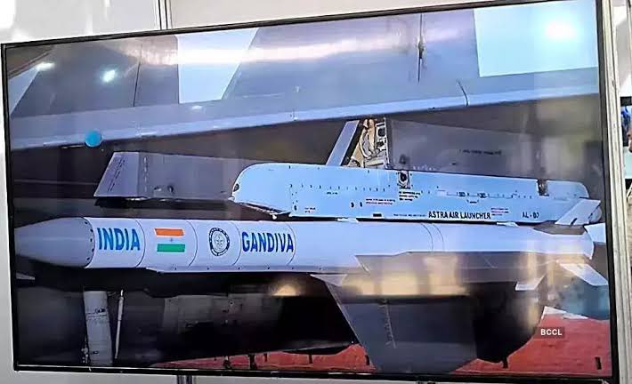 Defencematrix1's tweet photo. Imagine, PAF prepares for Astra Mk-1 and Gandiva comes out of the syllabus. 🤭
From my experience of covering defence for all these years, I won't be surprised. Even when this photo was revealed it was unexpected. Over 350 km of max range, capability to sustain energy. PAF pilots thinking I have PL 15E thus the advantage and then boom out of nowhere your RWR start going crazy.