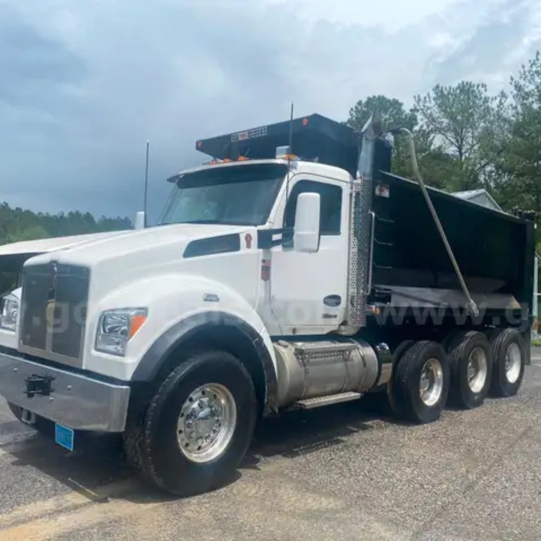 2023 Kenworth Dump Truck T880 - This truck is in great shape and ready to be used. No cracked Glass. Clean interior and exterior. Tires are good. Ready to be put to work.

📍Location: Cleveland, Alabama
⏲️Ending: May 12th 

Check it out on GovDeals 👉 hubs.ly/Q03jZqmB0