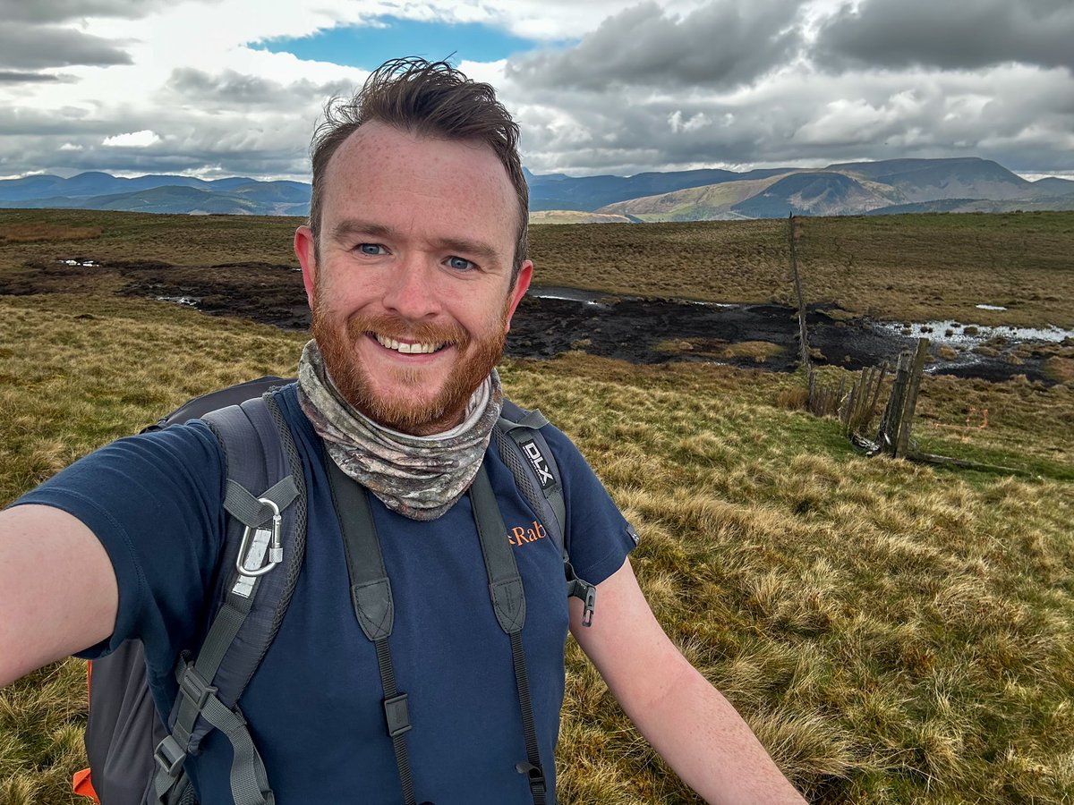 🥾 Esgair Ddu (464m) o Fallwyd ar ffîn Meirionnydd a Maldwyn. 

🥾 Welsh Marilyn number 50 ticked off (plenty more to go!). Esgair Ddu on the Malwdyn-Meirionnydd border. An unassuming peak, accompanied by a page from an 1844 bible! 

🌤️ First t-shirt peak of the season!