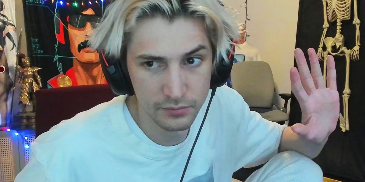 divinebl777's tweet photo. i know nobody cares about me but heres my take about whats happening in the jungle comm:
1/2
people who never disagree and defend everything xqc says are the most parasocial. also, mf, you're literally in a streamer's twitter comm, that's as parasocial as it gets. https://t.co/BvkcuVgV1M