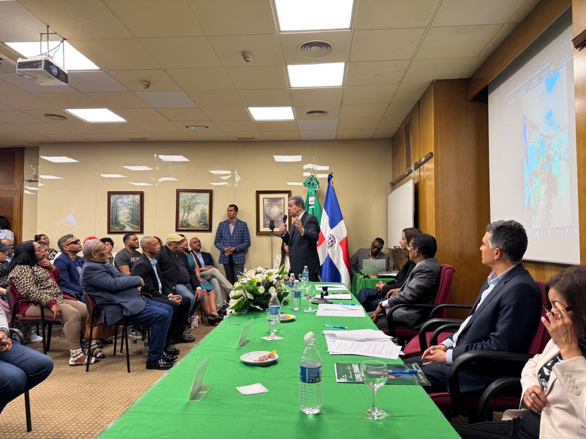 Leonel Fernández tweet media