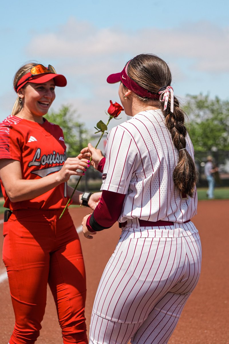 FSU_Softball's tweet photo. Thank you @LouisvilleSB for honoring our seniors pregame❤️

#Team42 https://t.co/T93GsHOwiB