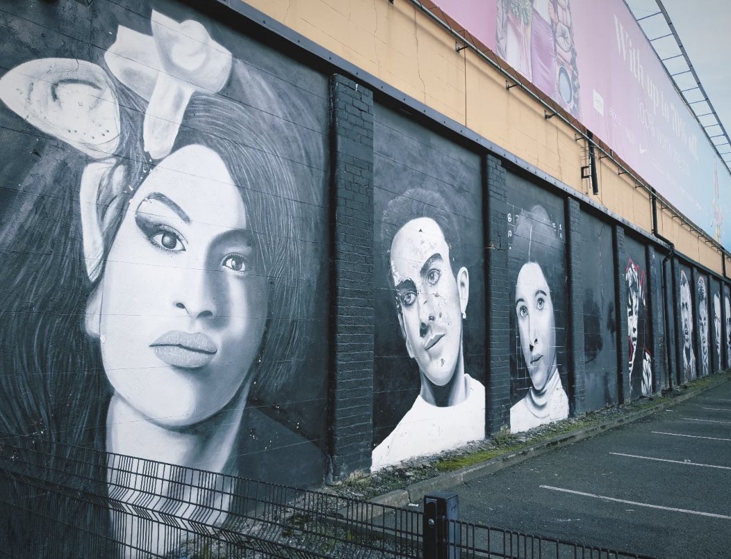 Definitely one of the best🎙️🎶🙌 #amywinehouse #streetart #belfast #city