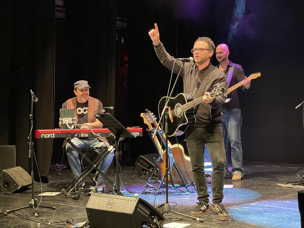 🎸 Antonio Álvarez llena de rock y buenas historias el Teatro Apolo

#almeriaescultura <a href="/aytoalm/">Ayuntamiento de Almería</a> <a href="/WindCruz/">Diego Cruz</a>