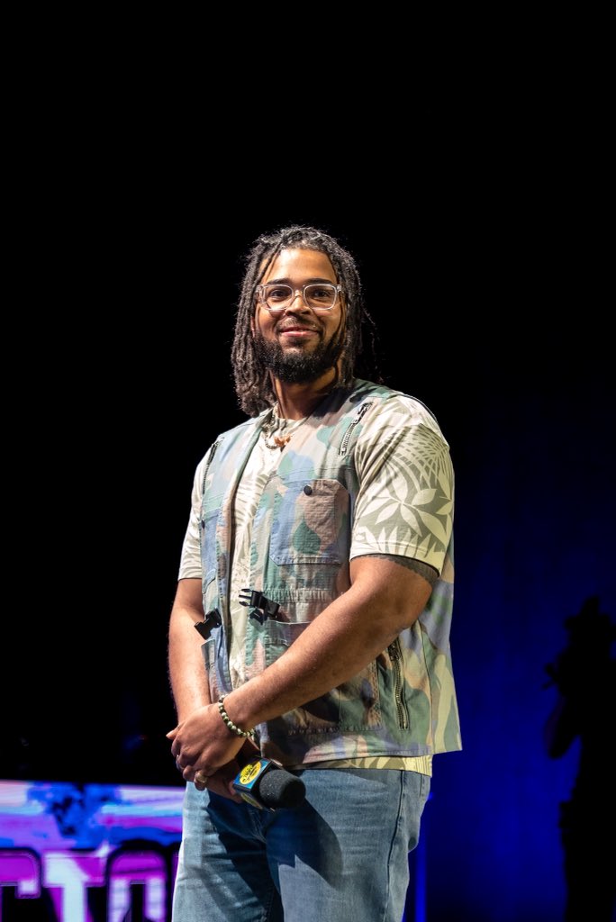 the life of the party 🎊 <a href="/GuyBlaze/">Guy D. Blaze</a> <a href="/CODLeague/">Call of Duty League</a>